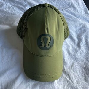 Lululemon green trucker hat